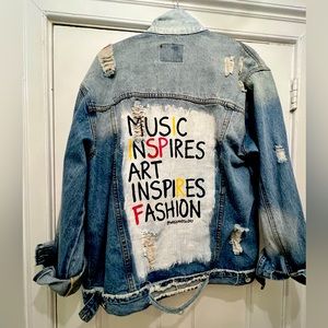 WREN & GLORY Unisex Denim Distressed Jean Jacket Size Medium